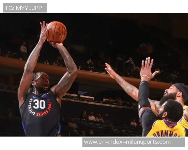 克莱上半场状态低迷仅得5分三分球命中率惨淡