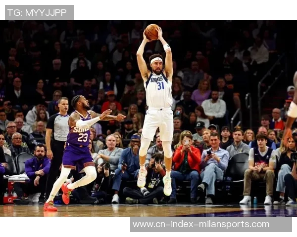 小卡上半场表现平平三分球失准仅得15分助攻2次 小卡上半场表现平平三分球失准仅得15分助攻2次