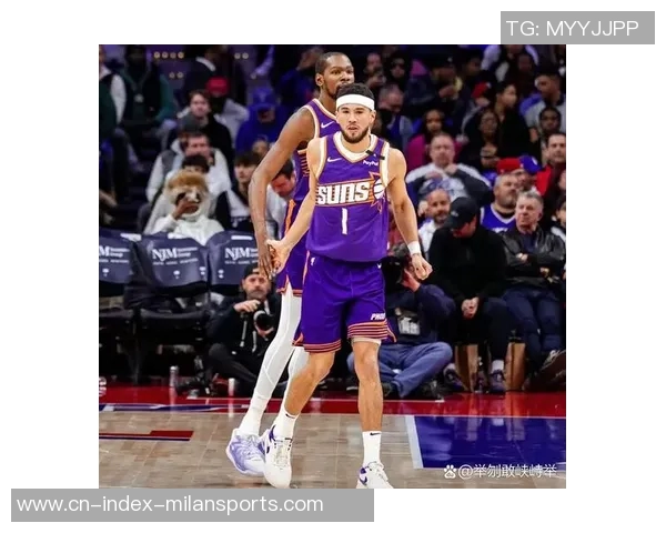 布克半场表现低迷仅得3分3板2助次节全失火力引发球迷热议