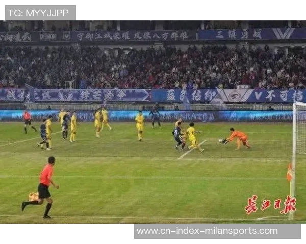 客胜三镇成功保级球迷热情迎接深圳新鹏城全队归来 客胜三镇成功保级球迷热情迎接深圳新鹏城全队归来