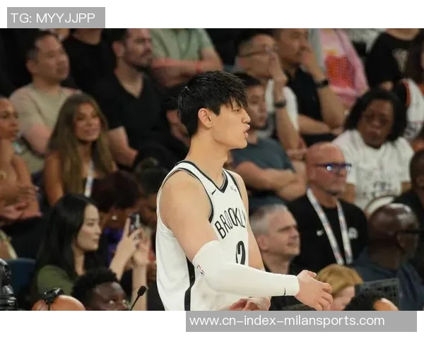 曾凡博缺席比赛引发热议球迷质疑篮网表现与退票问题 曾凡博缺席比赛引发热议球迷质疑篮网表现与退票问题